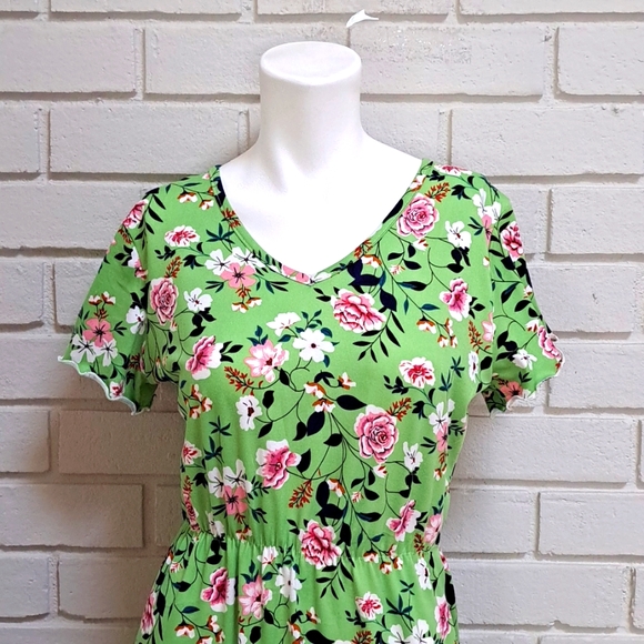 Davina Vibrant Green Floral V- Neck Short Sleeve Dress. Size Large NWOT - Picture 2 of 8